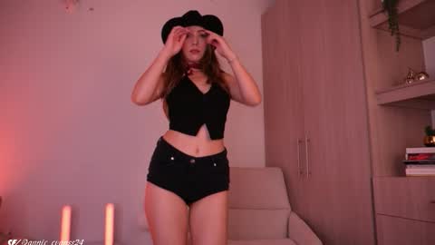 Snapshot of annie_evans24 chatting on October 31, 8:43 pm Annie Evans online show from October 31, 8:43 pm