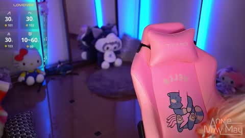 Snapshot of annie_may_may chatting on November 19, 10:15 am Annie May online show from November 19, 10:15 am