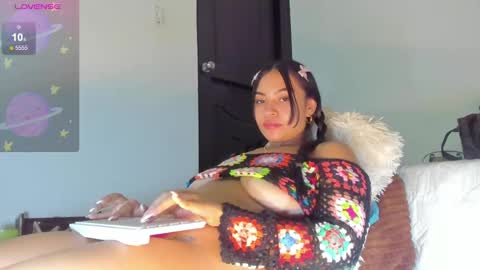 annie_santosx online show from January 14, 6:28 pm