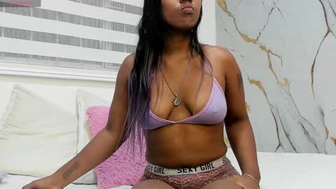 annie_scott_ online show from December 22, 12:16 pm