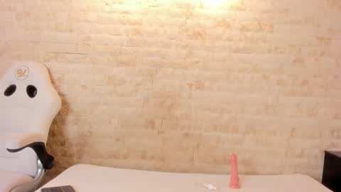 Snapshot of annie_shine_ chatting on February 27, 1:55 pm ANNIE online show from February 27, 1:55 pm