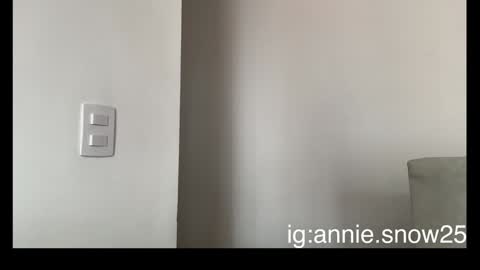 JEANNE no olvides seguirme dont forget follow me  uu online show from February 5, 7:53 pm