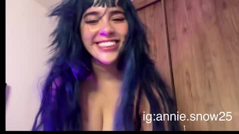 JEANNE no olvides seguirme dont forget follow me  uu online show from March 11, 12:22 am