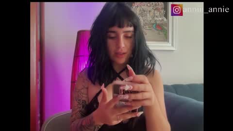 JEANNE no olvides seguirme dont forget follow me  uu online show from September 24, 8:12 pm