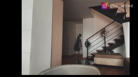 JEANNE no olvides seguirme dont forget follow me  uu online show from October 15, 6:41 pm