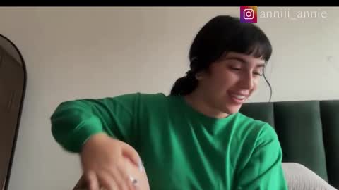 JEANNE no olvides seguirme dont forget follow me  uu online show from January 11, 10:37 pm