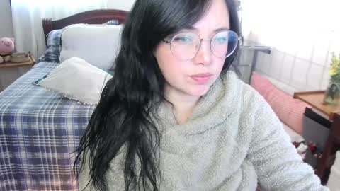 LAURA - A n n i e  S w a n online show from January 15, 4:11 pm