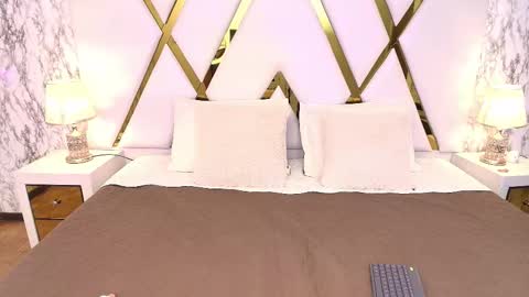 Snapshot of annie_thompsonn_ chatting on February 24, 12:30 am Annie online show from February 24, 12:30 am