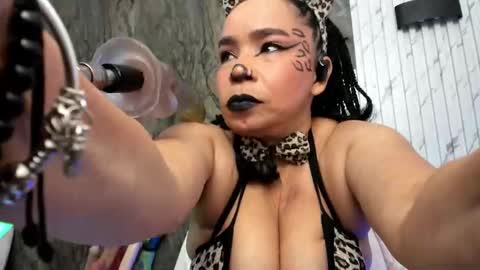 annie_wigg_ online show from January 9, 2:58 am