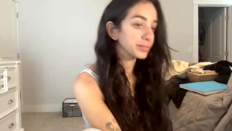 annie_xxx111 online show from November 6, 7:59 pm