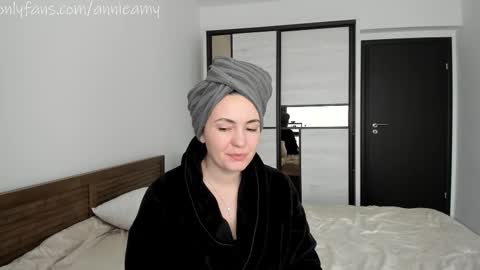 Snapshot of annieamy chatting on February 19, 2:46 pm Annie online show from February 19, 2:46 pm