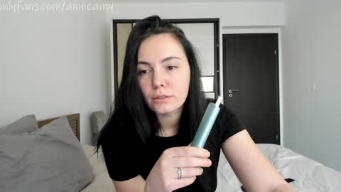 Snapshot of annieamy chatting on April 4, 2:58 pm Annie online show from April 4, 2:58 pm