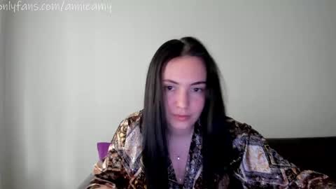 Snapshot of annieamy chatting on April 15, 1:40 pm Annie online show from April 15, 1:40 pm