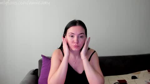 Snapshot of annieamy chatting on April 16, 11:11 am Annie online show from April 16, 11:11 am