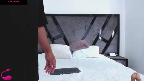 Annie and Stefan online show from October 16, 1:45 pm