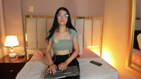 Snapshot of anniebluee_ chatting on May 8, 11:59 am Annie Bluee online show from May 8, 11:59 am