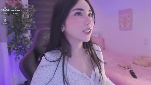 Snapshot of anniebrie chatting on October 17, 5:43 am Cassandra online show from October 17, 5:43 am