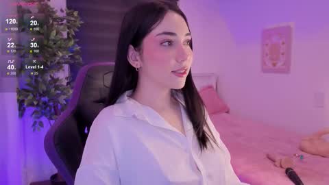 Snapshot of anniebrie chatting on November 26, 5:52 am Cassandra online show from November 26, 5:52 am