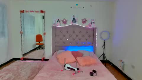 anniecutte online show from December 30, 6:05 pm