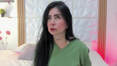 Snapshot of anniee_333 chatting on June 26, 3:16 pm online show from June 26, 3:16 pm