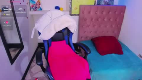 Snapshot of anniee_x chatting on July 15, 1:49 pm Anniee online show from July 15, 1:49 pm