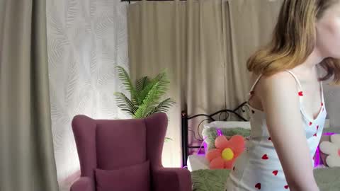 Snapshot of anniegentle chatting on December 3, 12:25 pm anniegentle online show from December 3, 12:25 pm