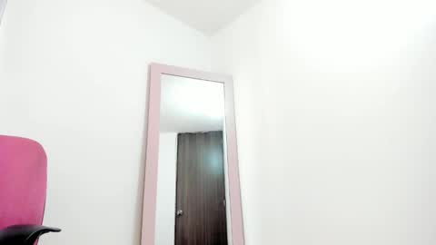 Snapshot of anniegray_12 chatting on November 29, 1:36 pm Annie online show from November 29, 1:36 pm