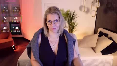 Annie online show from November 15, 6:00 am