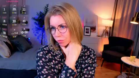 Annie online show from May 21, 6:53 am