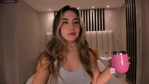 Snapshot of anniemonroe1 chatting on October 30, 11:44 am Annie Monroe online show from October 30, 11:44 am