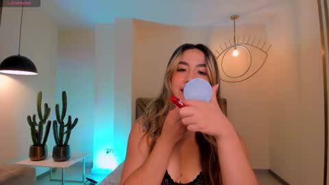 Snapshot of anniemonroe1 chatting on December 5, 11:41 am Annie Monroe online show from December 5, 11:41 am