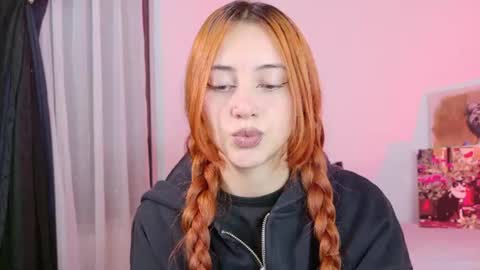 Snapshot of anniemora_ chatting on July 1, 2:35 am Annie online show from July 1, 2:35 am