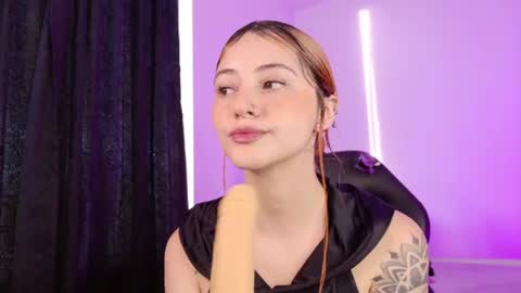 Snapshot of anniemora_ chatting on July 15, 10:48 pm Annie online show from July 15, 10:48 pm