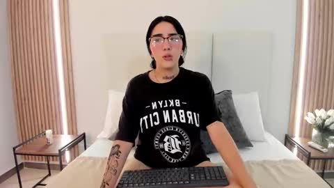 annieparkeer online show from January 15, 11:15 am