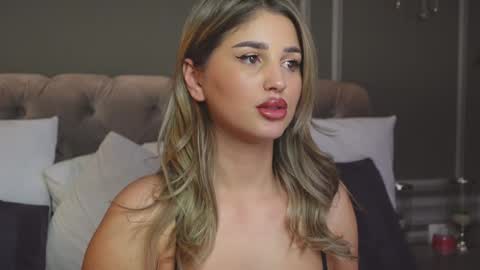 AnnieStyles online show from January 24, 9:39 am