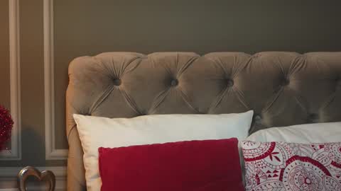 AnnieStyles online show from March 7, 11:40 am