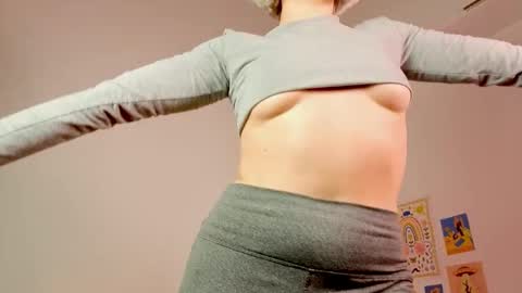 annietinky online show from November 8, 1:17 am