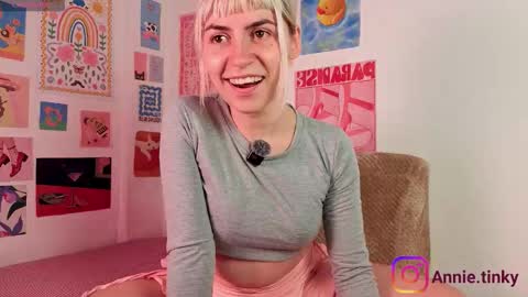 annietinky online show from March 26, 2:50 am