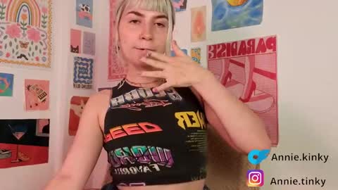 annietinky online show from April 10, 3:01 am