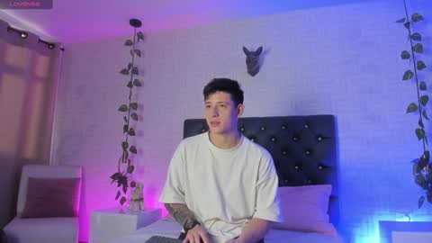 Annie  Alex online show from December 3, 12:49 pm