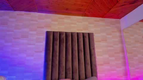 Annie  Alex online show from December 26, 4:58 pm