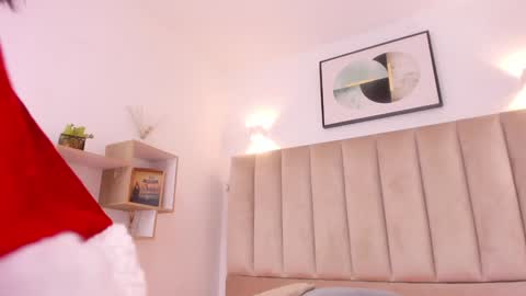 Snapshot of anniie_queen chatting on December 7, 3:25 am Annie Queen online show from December 7, 3:25 am