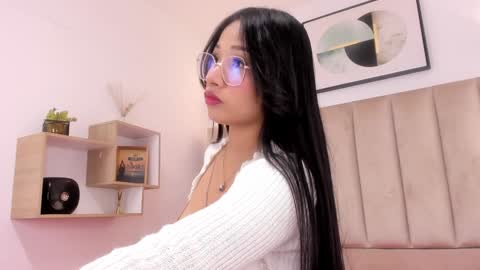 Snapshot of anniie_queen chatting on January 22, 2:37 am Annie Queen online show from January 22, 2:37 am