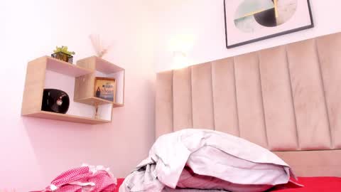 Snapshot of anniie_queen chatting on February 25, 6:25 am Annie Queen online show from February 25, 6:25 am