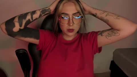 Annika online show from November 6, 11:59 pm