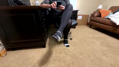 Snapshot of anninpantyhose chatting on December 15, 10:03 pm Anninpantyhose online show from December 15, 10:03 pm