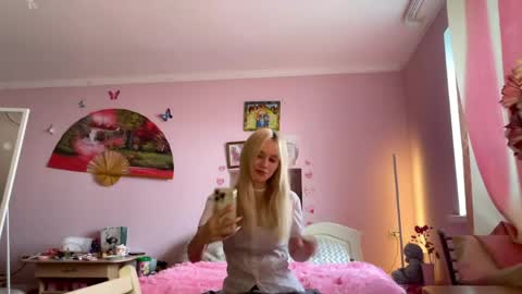 Snapshot of annrosy chatting on May 29, 12:58 pm Hello my name is Kate online show from May 29, 12:58 pm