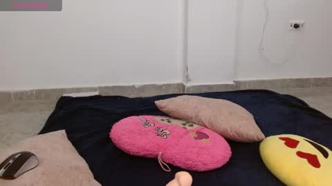 Snapshot of anny_20_x_ chatting on April 10, 9:52 pm Anny online show from April 10, 9:52 pm