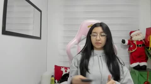 Snapshot of anny_jones01 chatting on December 16, 1:05 pm anny_jones01 online show from December 16, 1:05 pm