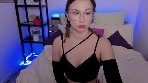 Snapshot of anny_limis chatting on December 4, 4:43 am Anna online show from December 4, 4:43 am